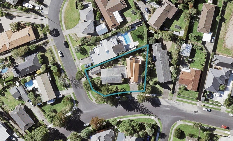 15 Wells Road, Bucklands Beach, Auckland - Carousel 1