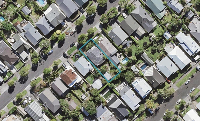 11 Cumberland Avenue, Westmere, Auckland - Carousel 1