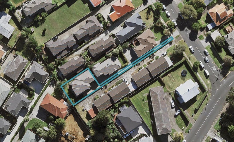17B Hayr Road, Three Kings, Auckland - Carousel 1