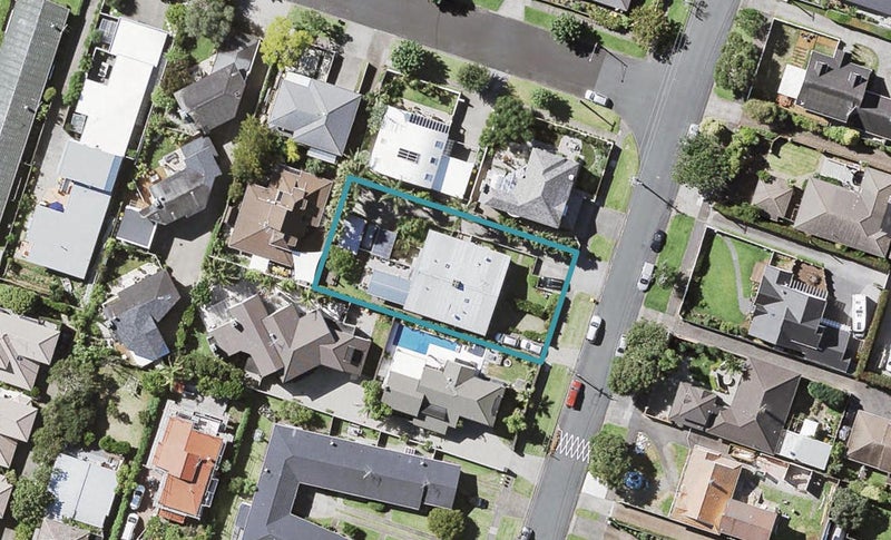 1/6 Saltburn Road, Milford, Auckland - Carousel 1