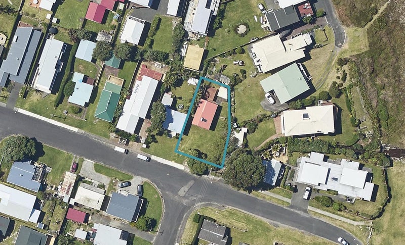 2 Ocean View Road, Waihi Beach, Waihi Beach - Carousel 1