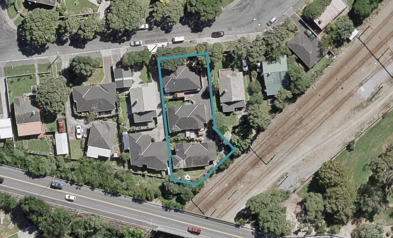 1/10 Pohutukawa Street, Woburn, Lower Hutt - Carousel 1