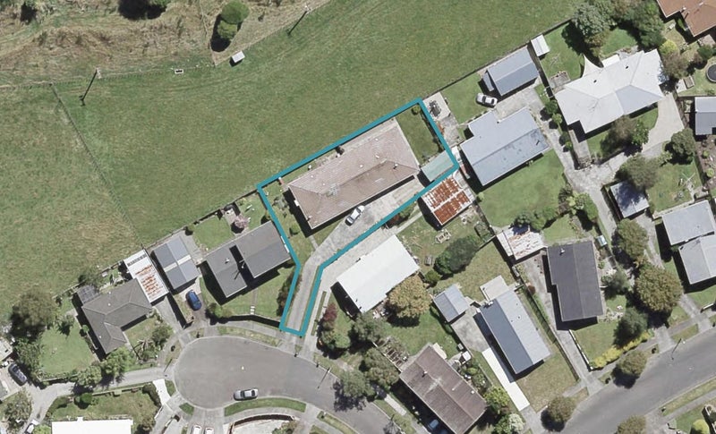 1/6 Utah Grove, Totara Park, Upper Hutt - Carousel 1