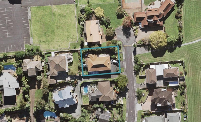 12 Milwaukee Place, Glendene, Auckland - Carousel 1