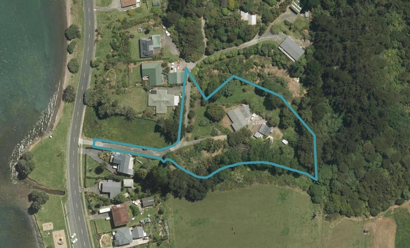 2027 Whangarei Heads Road, Whangārei Heads - Carousel 1