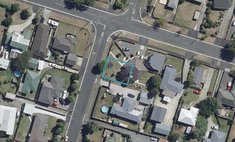 2/1 Michael Avenue, Dinsdale, Hamilton - Carousel 1