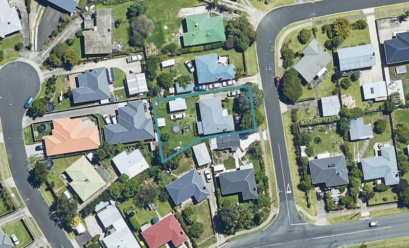6 Woodford Avenue, Brookfield, Tauranga - Carousel 1