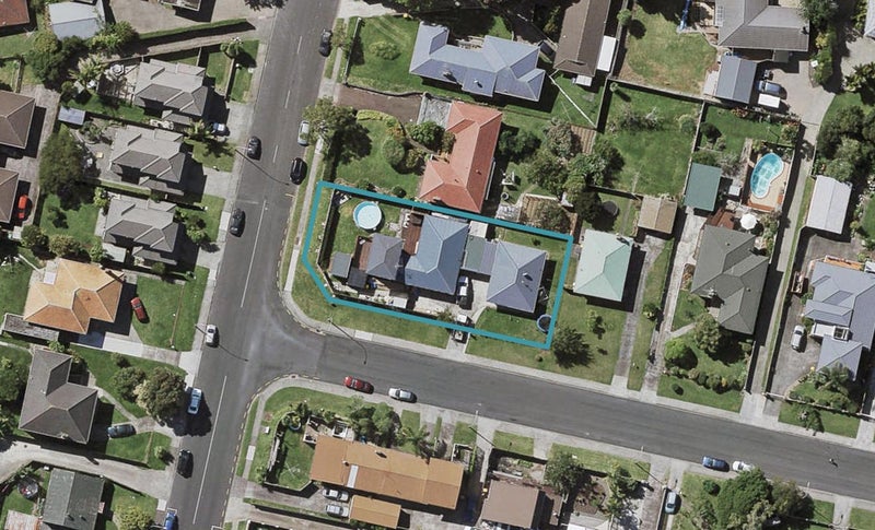 2/8 William Roberts Road, Pakuranga, Auckland - Carousel 1