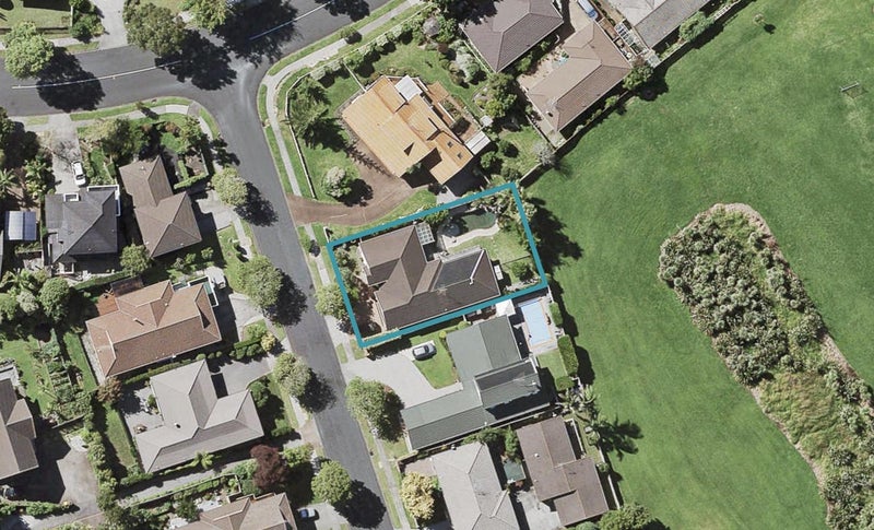 4 Leicester Parade, Somerville, Manukau - Carousel 1