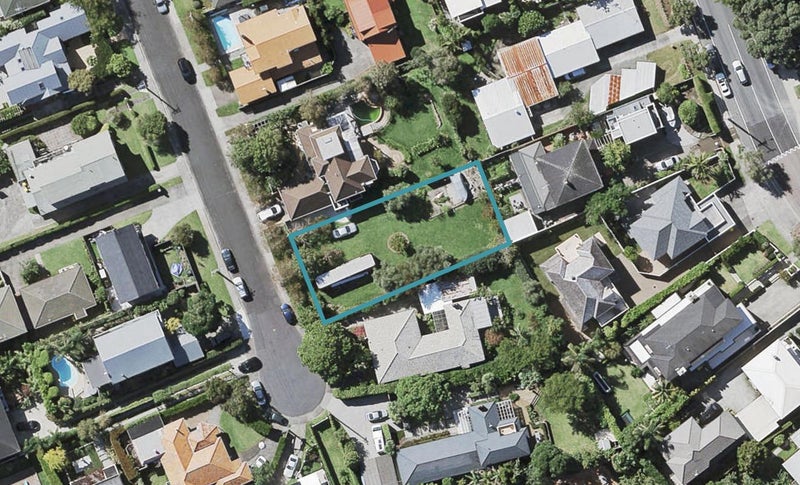 10 Maleme Avenue, Belmont, Auckland - Carousel 1