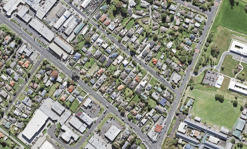 1/10 Netherlands Avenue, Kelston, Auckland - Carousel 1
