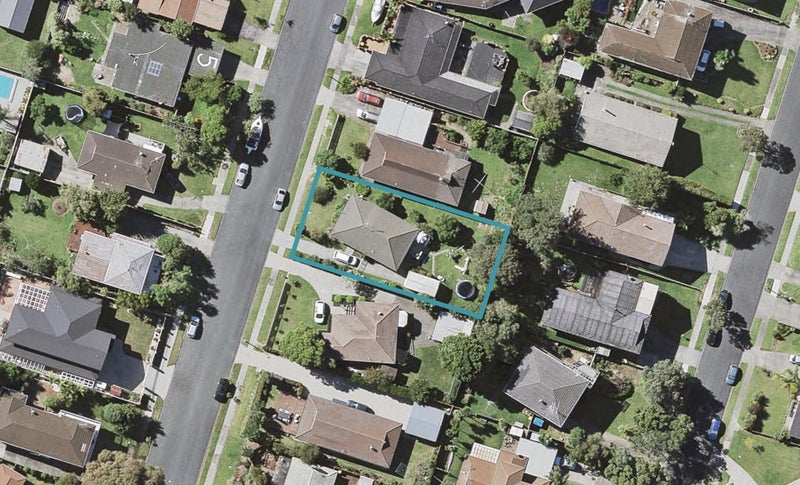 10 Booralee Avenue, Botany Downs, Auckland - Carousel 1