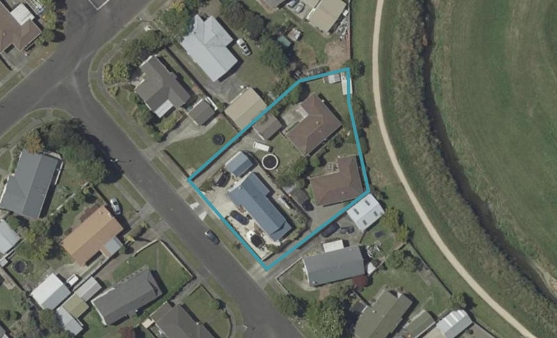 5 Willowstream Grove, Cloverlea, Palmerston North - Carousel 1