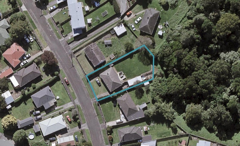 19 Miro Street, Merrilands, New Plymouth - Carousel 1