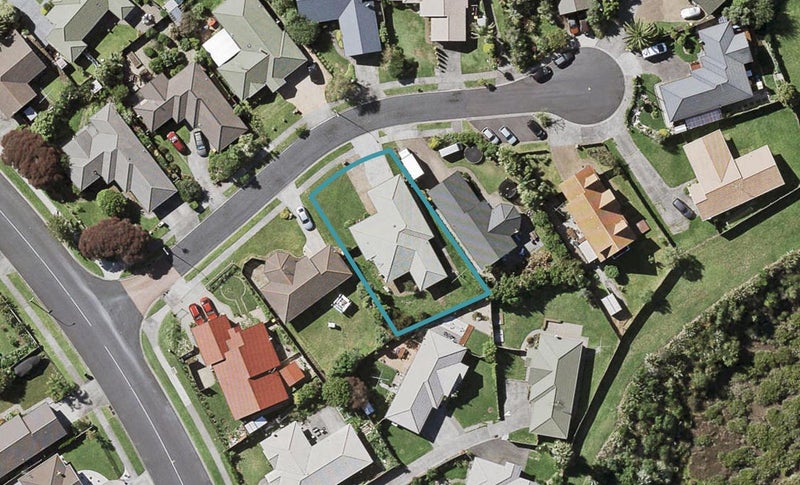 5 Robina Court, Burswood, Auckland - Carousel 1