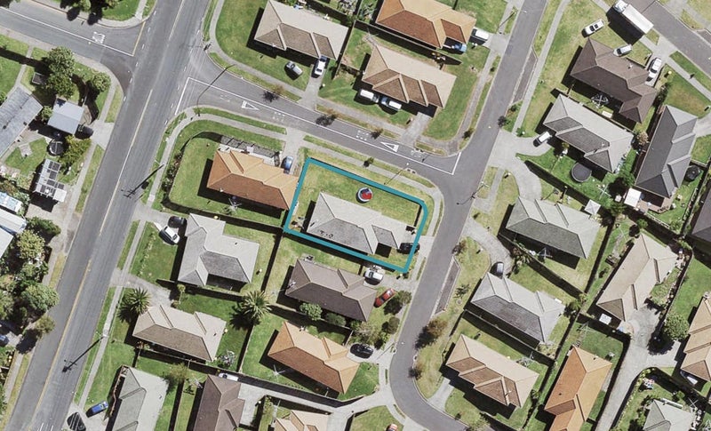 1 Cretian Crescent, Henderson, Auckland - Carousel 1