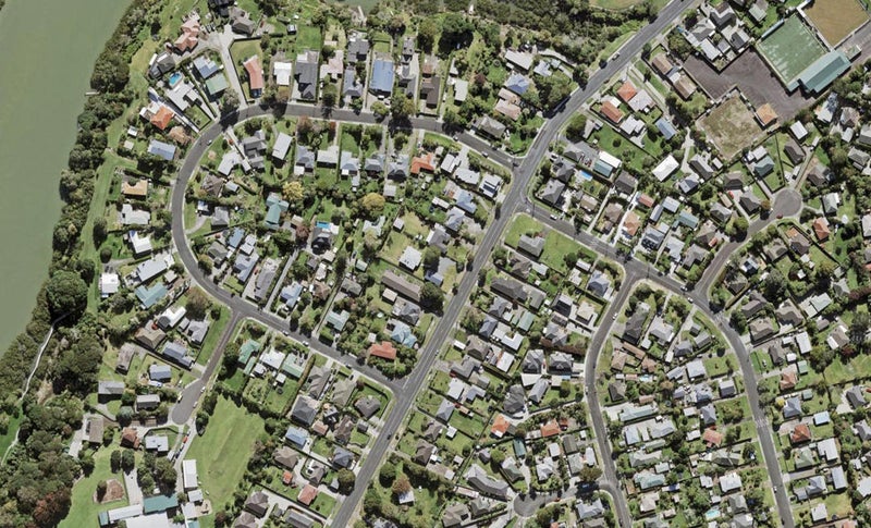 3 Paetai Lane, Te Atatū Peninsula, Auckland - Carousel 1
