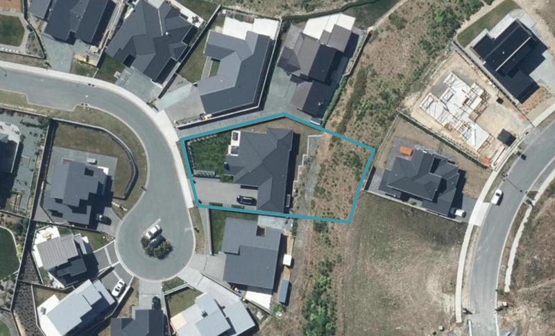 9 Naureen Palmer Grove, Aotea, Porirua - Carousel 1
