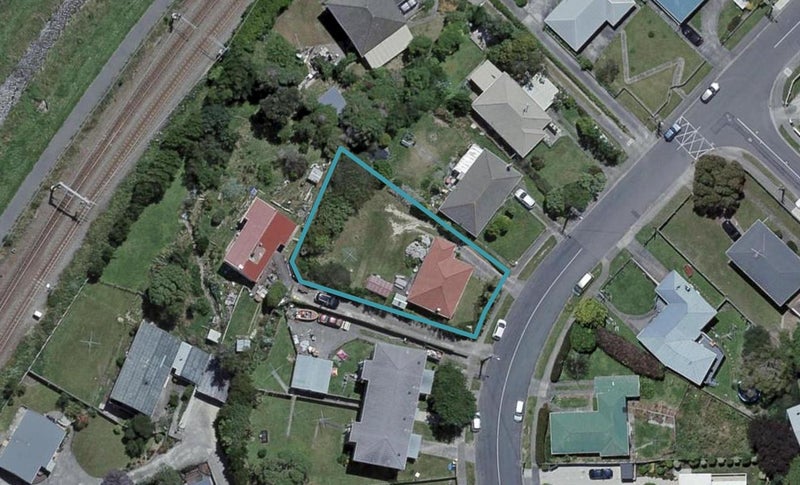 57 Bell Street, Tawa, Wellington - Carousel 1