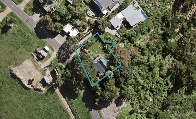 344 Sea View Road, Ostend, Waiheke Island - Carousel 1