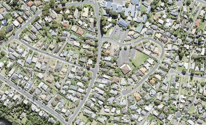 27 Ladies Mile, Manly, Whangaparaoa - Carousel 1