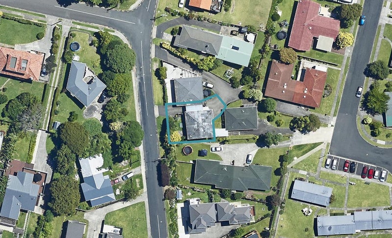 42 Pine Avenue, Otumoetai, Tauranga - Carousel 1