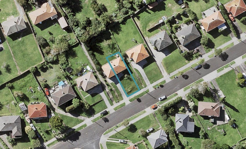 20B Leybourne Circle, Glen Innes, Auckland - Carousel 1
