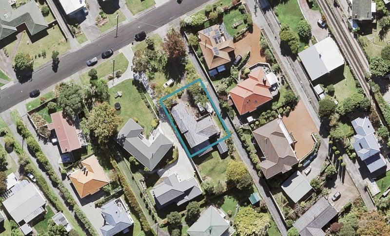 152 Cliff View Drive, Green Bay, Auckland - Carousel 1