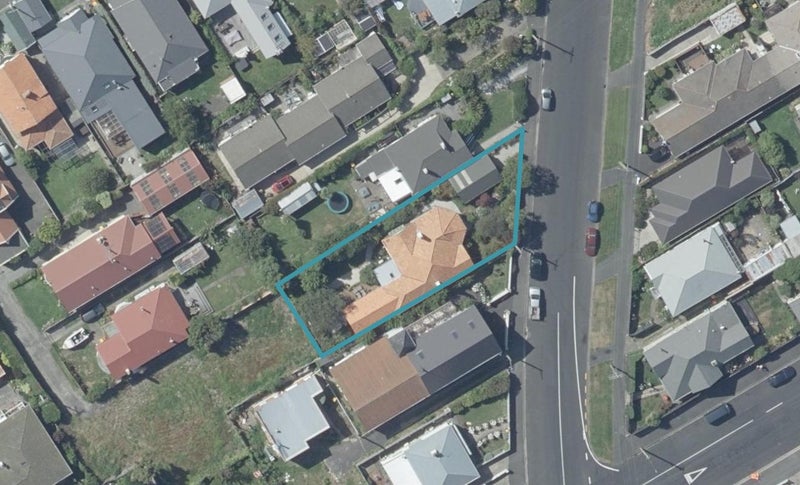 90 Hargest Crescent, Saint Clair, Dunedin - Carousel 1