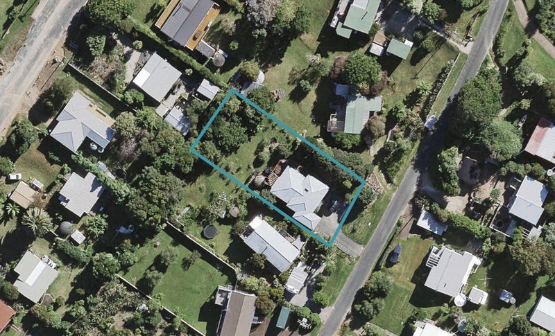 13 Kiwi Street, Oneroa, Waiheke Island - Carousel 1