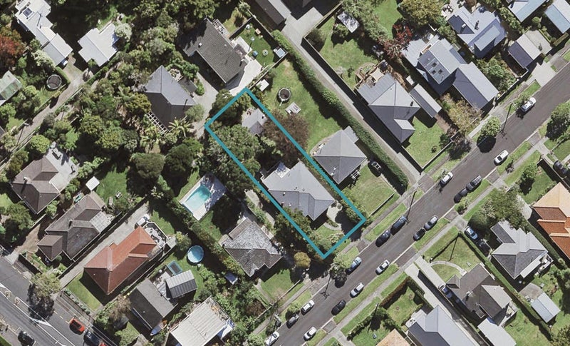 8 Le Roy Terrace, Birkenhead, Auckland - Carousel 1