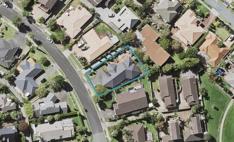 84 Simmental Crescent, Somerville, Manukau - Carousel 1