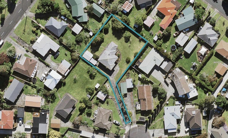 17 Helga Crescent, Te Atatu Peninsula, Auckland - Carousel 1