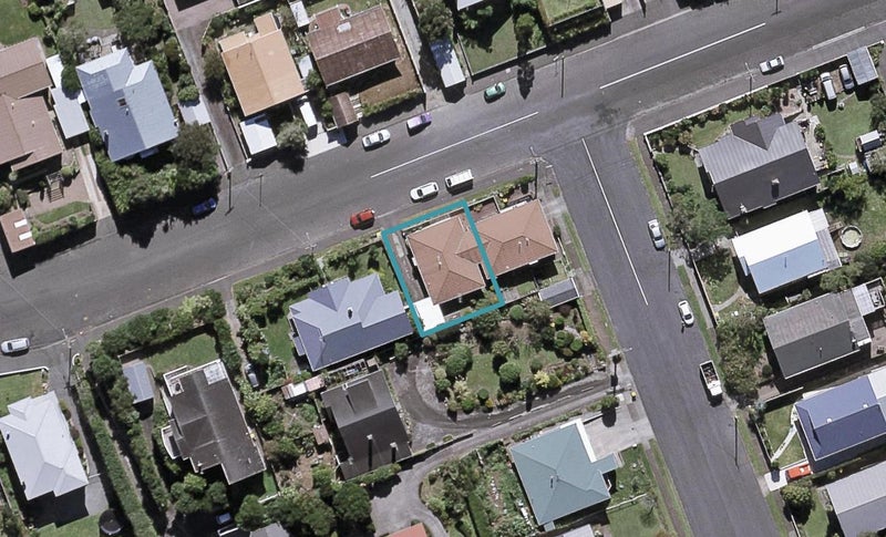 15 Birdwood Avenue, Moturoa, New Plymouth - Carousel 1