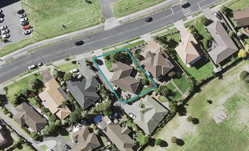 44 Meadowland Drive, Somerville, Auckland - Carousel 1