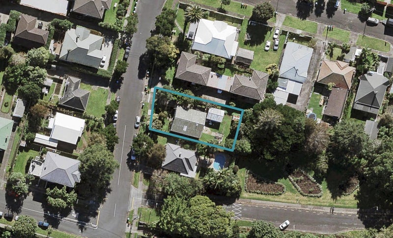 55 Aroha Avenue, Sandringham, Auckland - Carousel 1