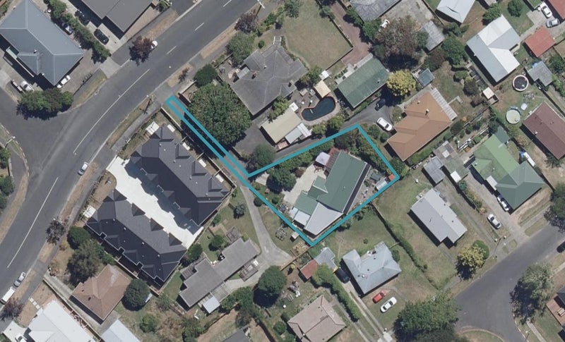 82 Carrington Avenue, Silverdale, Hamilton - Carousel 1