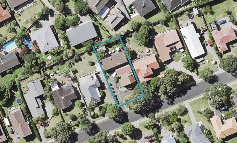 2/29 Mayfair Crescent, Mairangi Bay, Auckland - Carousel 1