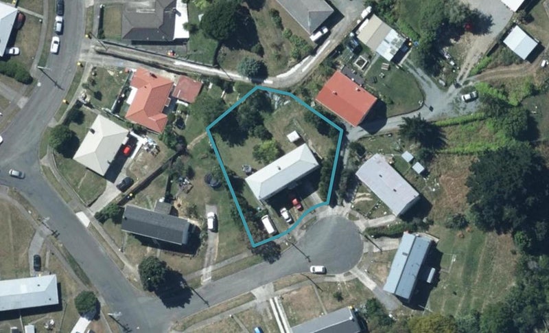 3B Devon Place, Cannons Creek, Porirua - Carousel 1