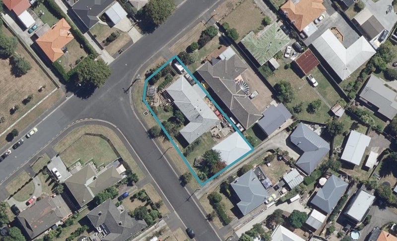 8 Holden Avenue, Forest Lake, Hamilton - Carousel 1