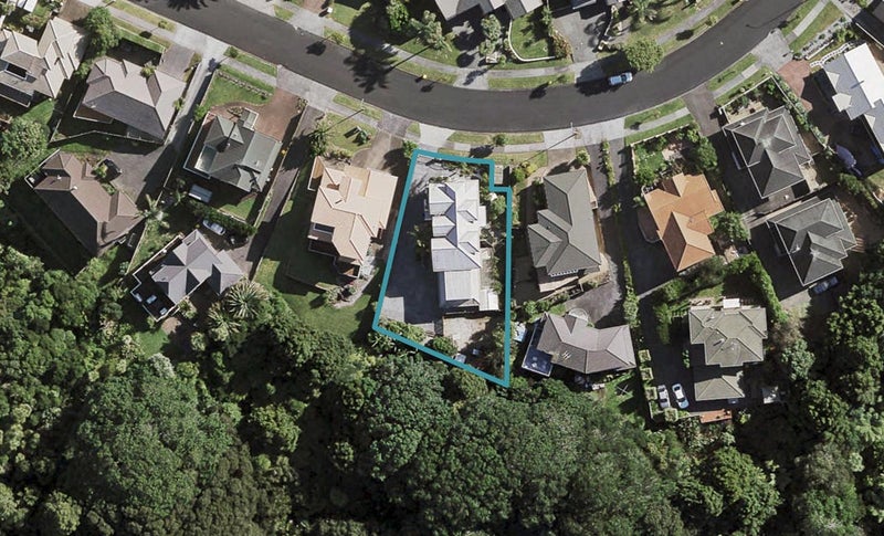 55 Ribbonwood Crescent, Goodwood Heights, Auckland - Carousel 1