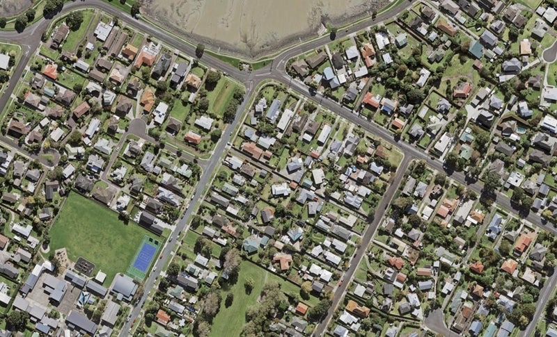 8 House Avenue, Mangere Bridge, Auckland - Carousel 1