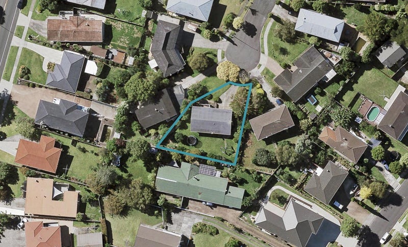 11 Leewood Place, Pakuranga Heights, Auckland - Carousel 1