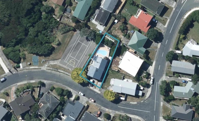 4 Lagden Street, Camborne, Porirua - Carousel 1
