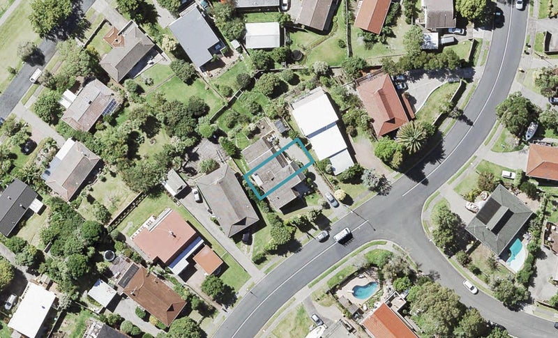 6B Oaktree Avenue, Browns Bay, Auckland - Carousel 1