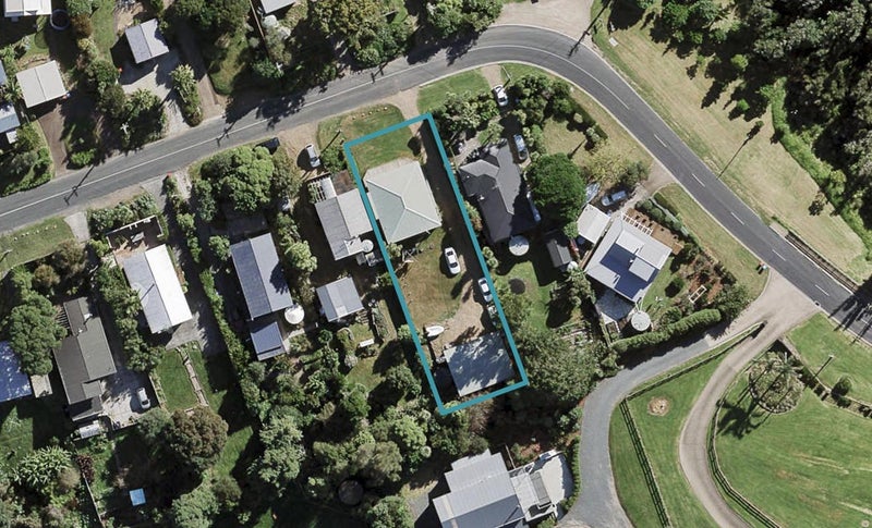 71 Hauraki Road, Oneroa, Waiheke Island - Carousel 1