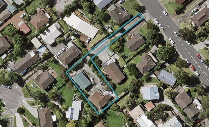 2/10 Meadowood Drive, Unsworth Heights, Auckland - Carousel 1