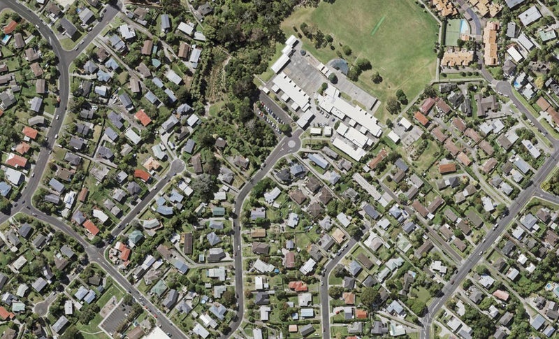 27 Lyford Crescent, Sunnynook, Auckland - Carousel 1