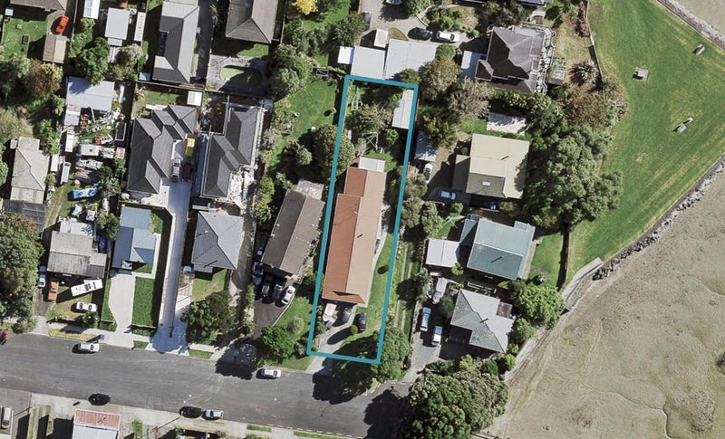 24 Beihlers Road, Weymouth, Auckland - Carousel 1