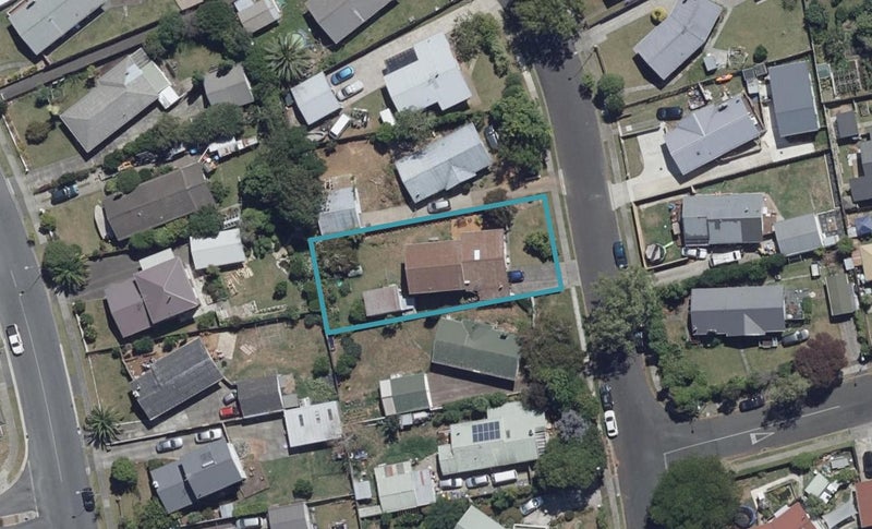 13 Joanna Place, Deanwell, Hamilton - Carousel 1